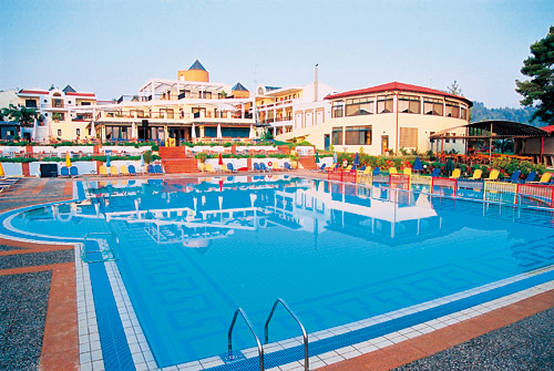 Sejur de 1 Mai si Paste la plaja in Halkidiki la daor 183 euro , hotel ATRIUM 4*