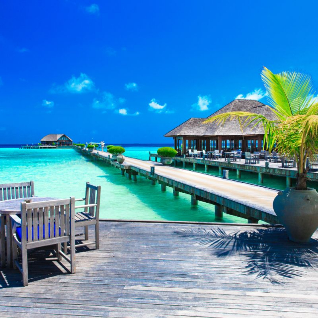 Revelion 2025 in Maldive, Fihalhohi Island Resort 4*, all inclusive, zbor cu escala, taxe incluse, 3145 euro/persoana