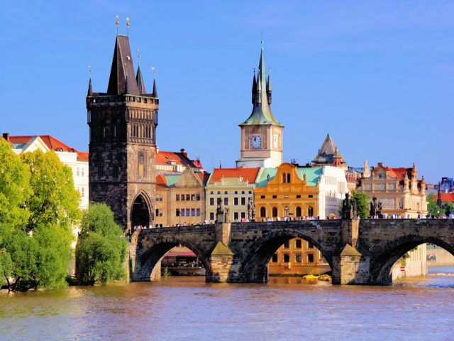 CITY BREAK PRAGA RUSALII 2025