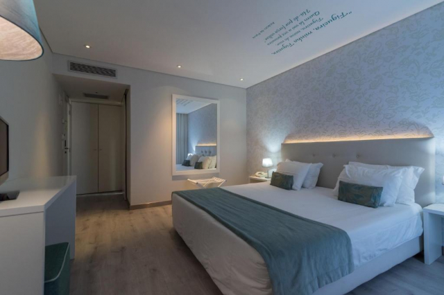 REVELION CU SPECIFIC PORTUGHEZ, SENIOR VOYAGE, AVION DIN BUCURESTI, LA HOTEL DE 3*, LA TARIFUL DE 839 EURO/PERSOANA, DEMIPENSIUNE!