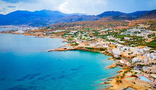 CRETA, UN LABIRINT DE EXPERIENTE UNICE, SENIOR VOYAGE, AVION DIN BUCURESTI, LA HOTEL DE 4*, LA TARIFUL DE LA 530 EURO/PERSOANA, DEMIPENSIUNE!