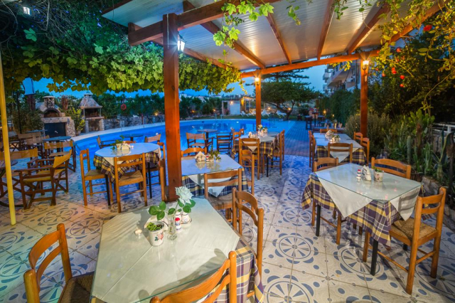 444 EURO - Last Minute Grecia - Insula Creta Hotel Roxani