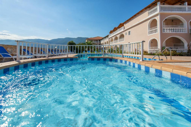 10.07 avion Bucuresti, Grecia Alykanas, Dennis Studios Alykanas 459 EURO, 7 nopti, Fara masa