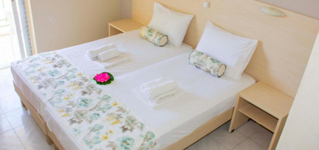 10.07 avion Bucuresti, Grecia Alykanas, Dennis Studios Alykanas 459 EURO, 7 nopti, Fara masa