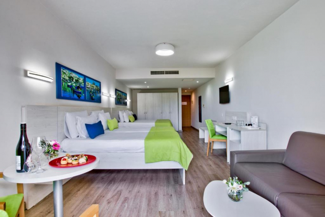 01.08 avion Bucuresti, Malta St. Paul's Bay, Hotel Santana 689 EURO, 7 nopti, Mic dejun inclus