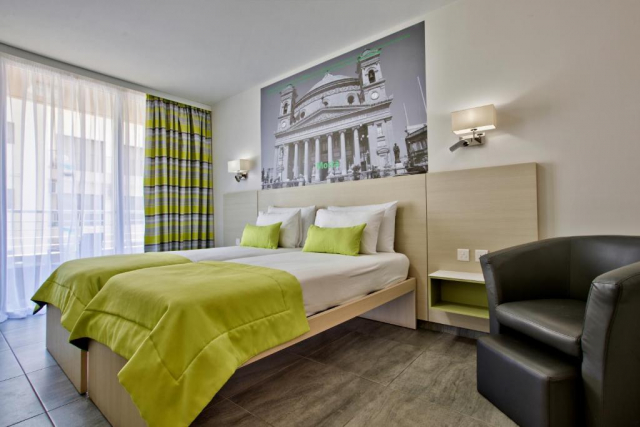 01.08 avion Bucuresti, Malta St. Paul's Bay, Hotel Santana 689 EURO, 7 nopti, Mic dejun inclus