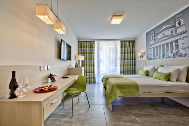 01.08 avion Bucuresti, Malta St. Paul's Bay, Hotel Santana 689 EURO, 7 nopti, Mic dejun inclus