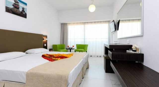 22.07 avion Craiova, Cipru Ayia Napa, Christofinia Hotel 569 EURO, 7 nopti, Mic dejun inclus