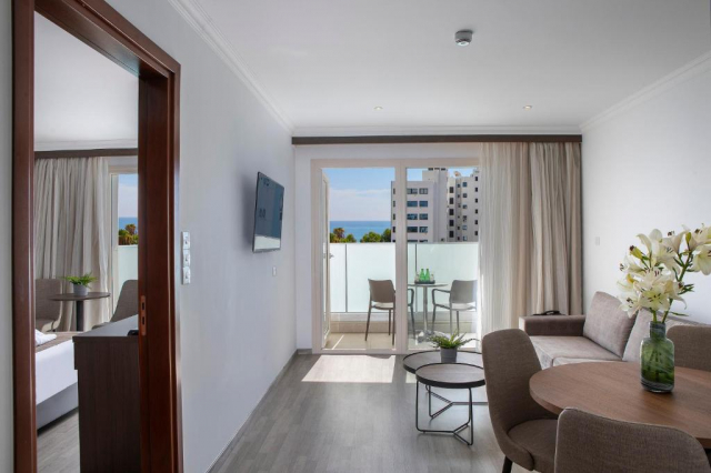 22.07 avion Craiova, Cipru Limassol, Kapetanios Limassol Hotel 489 EURO, 7 nopti, Mic dejun inclus