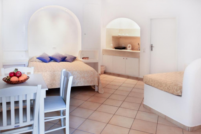 11.07 avion Bucuresti, Grecia Perissa, Anthea Villas (ex Villa Vergina) 619 EURO, 7 nopti, Fara masa