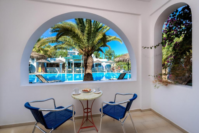 11.07 avion Bucuresti, Grecia Kamari, Zephyros Hotel 659 EURO, 7 nopti, Mic dejun inclus