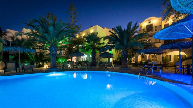 11.07 avion Bucuresti, Grecia Kamari, Zephyros Hotel 659 EURO, 7 nopti, Mic dejun inclus