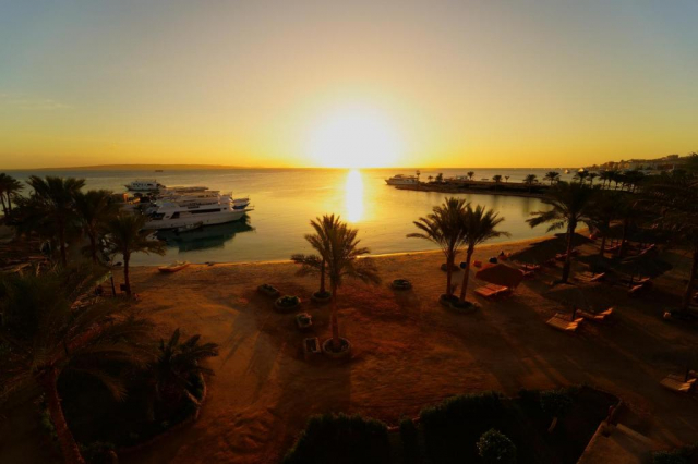 04.07 avion Bucuresti, Egipt Hurghada City, ZYA Regina Resort and Aqua Park 409 EURO, 7 nopti, All inclusive
