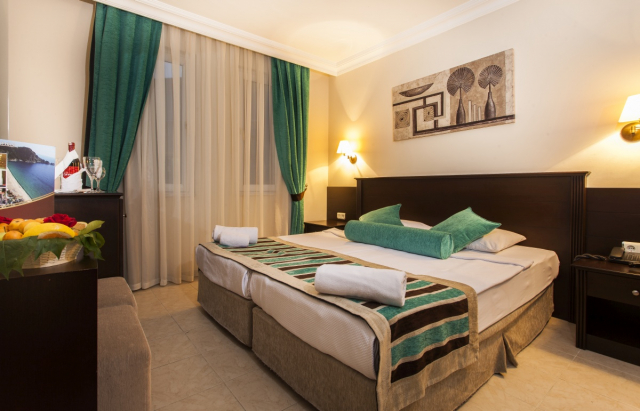 18.07 avion Bucuresti, Turcia Alanya, Kleopatra Royal Palm Hotel 547 EURO, 7 nopti, All inclusive