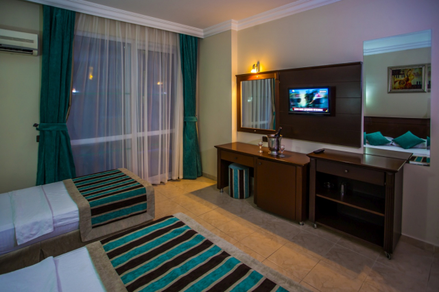 18.07 avion Bucuresti, Turcia Alanya, Kleopatra Royal Palm Hotel 547 EURO, 7 nopti, All inclusive