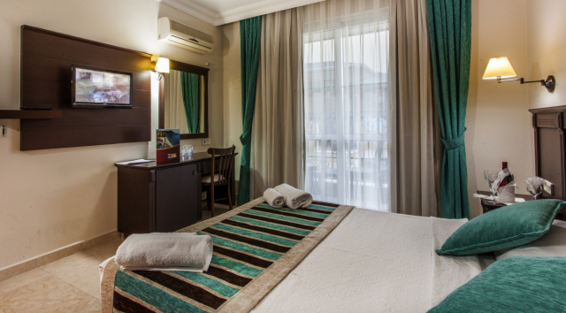 18.07 avion Bucuresti, Turcia Alanya, Kleopatra Royal Palm Hotel 547 EURO, 7 nopti, All inclusive