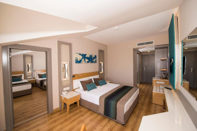 26.07 avion Bucuresti, Turcia Side, Palm World Side Resort & SPA 596 EURO, 7 nopti, All inclusive