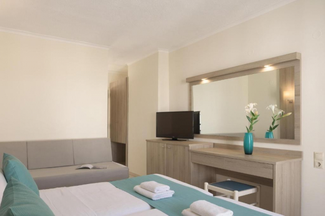 20.07 avion Bucuresti, Grecia Chersonissos, Hersonissos Central Hotel 596 EURO, 7 nopti, Demipensiune inclusa
