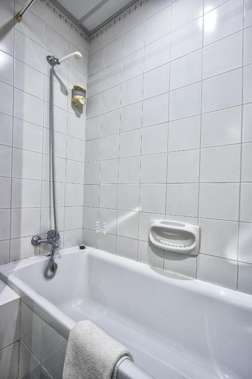 05.09 avion Bucuresti, Malta St. Paul's Bay, Canifor Hotel 587 EURO, 7 nopti, Fara masa