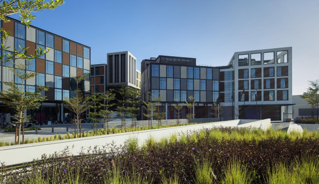 23.08 avion Bucuresti, Emiratele Arabe Unite Dubai, Hampton by Hilton Dubai Al Seef 538 EURO, 7 nopti, Mic dejun inclus