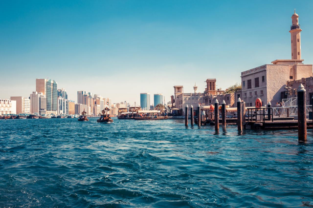 23.08 avion Bucuresti, Emiratele Arabe Unite Dubai, Hampton by Hilton Dubai Al Seef 538 EURO, 7 nopti, Mic dejun inclus
