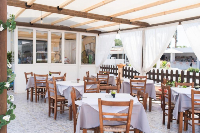 30.07 avion Bucuresti, Grecia Kavos, Sandy Beach Complex 567 EURO, 7 nopti, Fara masa