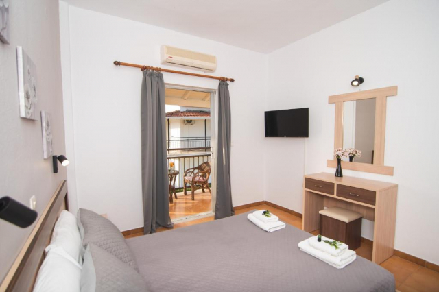 30.07 avion Bucuresti, Grecia Kavos, Sandy Beach Complex 567 EURO, 7 nopti, Fara masa
