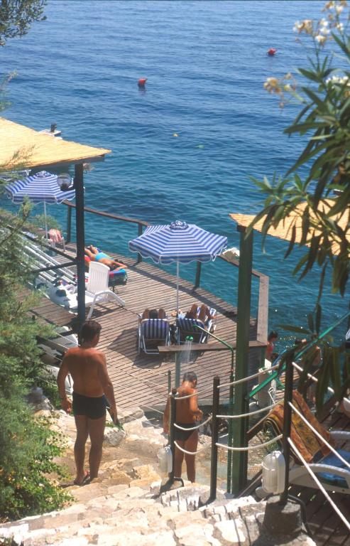 30.07 avion Bucuresti, Grecia Barbati, Nautilus Hotel 675 EURO, 7 nopti, Demipensiune inclusa