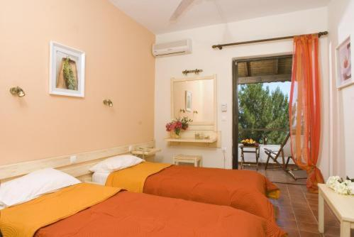 30.07 avion Bucuresti, Grecia Barbati, Nautilus Hotel 675 EURO, 7 nopti, Demipensiune inclusa