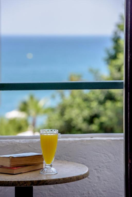 10.09 avion Bucuresti, Grecia Chersonissos, Pela Maria Hotel (Adults only 18+) 626 EURO, 7 nopti, All inclusive