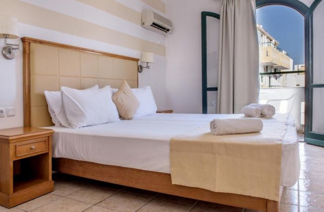 10.09 avion Bucuresti, Grecia Chersonissos, Pela Maria Hotel (Adults only 18+) 626 EURO, 7 nopti, All inclusive