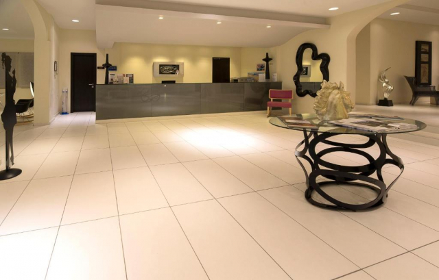 10.09 avion Bucuresti, Grecia Chersonissos, Golden Beach Hotel 665 EURO, 7 nopti, Demipensiune inclusa