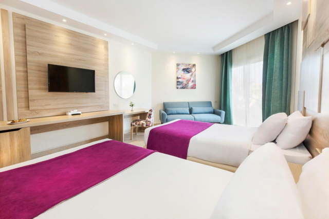 17.08 avion Bucuresti, Egipt Sahl Hasheesh, Pyramisa Beach Resort Sahl Hasheesh 645 EURO, 7 nopti, All inclusive