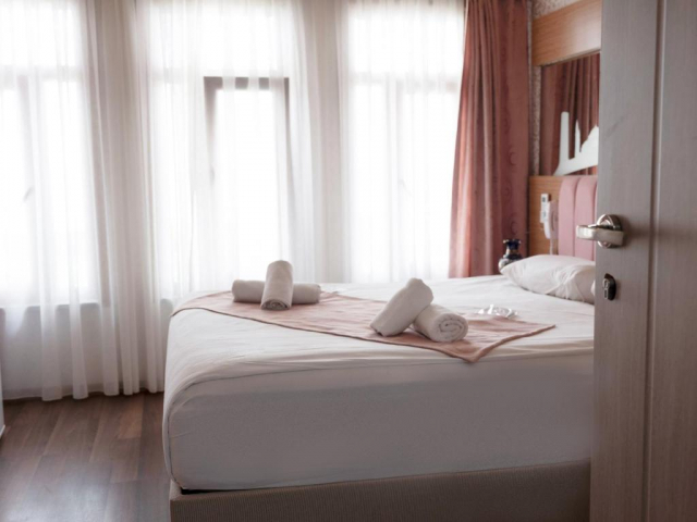 18.08 avion Bucuresti, Turcia Istanbul, Megaron Hotel 459 EURO, 5 nopti, Mic dejun inclus