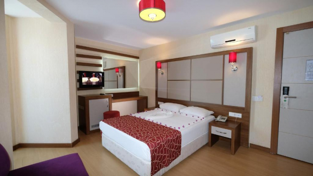 445 EURO - Last Minute Turcia - Antalya Cleopatra Golden Beach Hotel