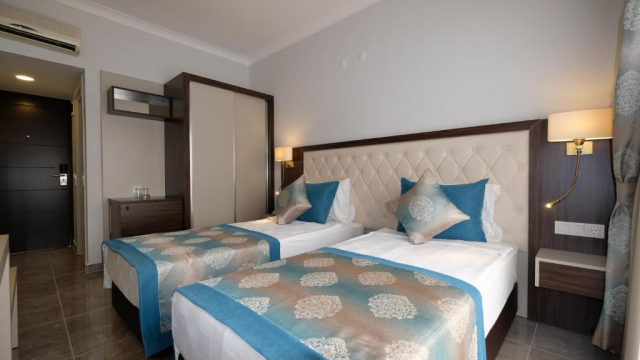 445 EURO - Last Minute Turcia - Antalya Cleopatra Golden Beach Hotel