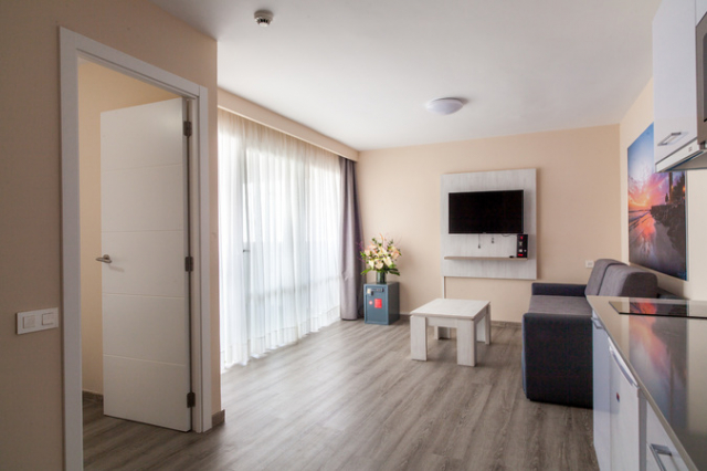20.09 avion Bucuresti, Spania Playa del Ingles, Corona Roja Aptos 577 EURO, 7 nopti, Mic dejun inclus