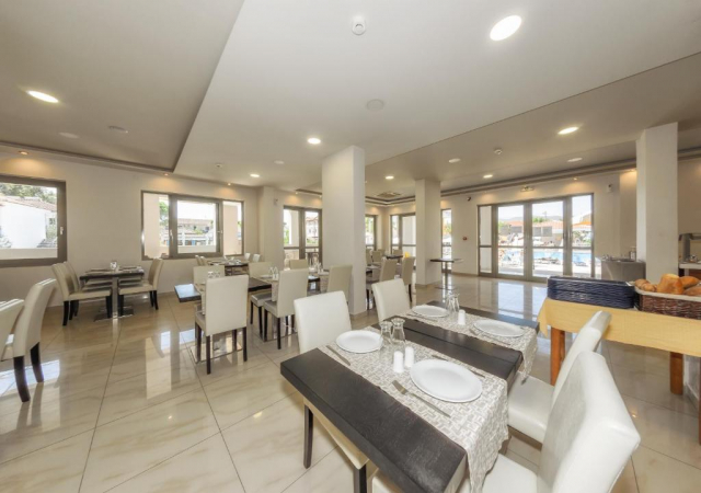 11.09 avion Bucuresti, Grecia Laganas, Karras Hotel 547 EURO, 7 nopti, Mic dejun inclus
