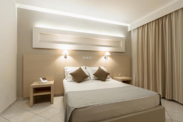 11.09 avion Bucuresti, Grecia Laganas, Karras Hotel 547 EURO, 7 nopti, Mic dejun inclus