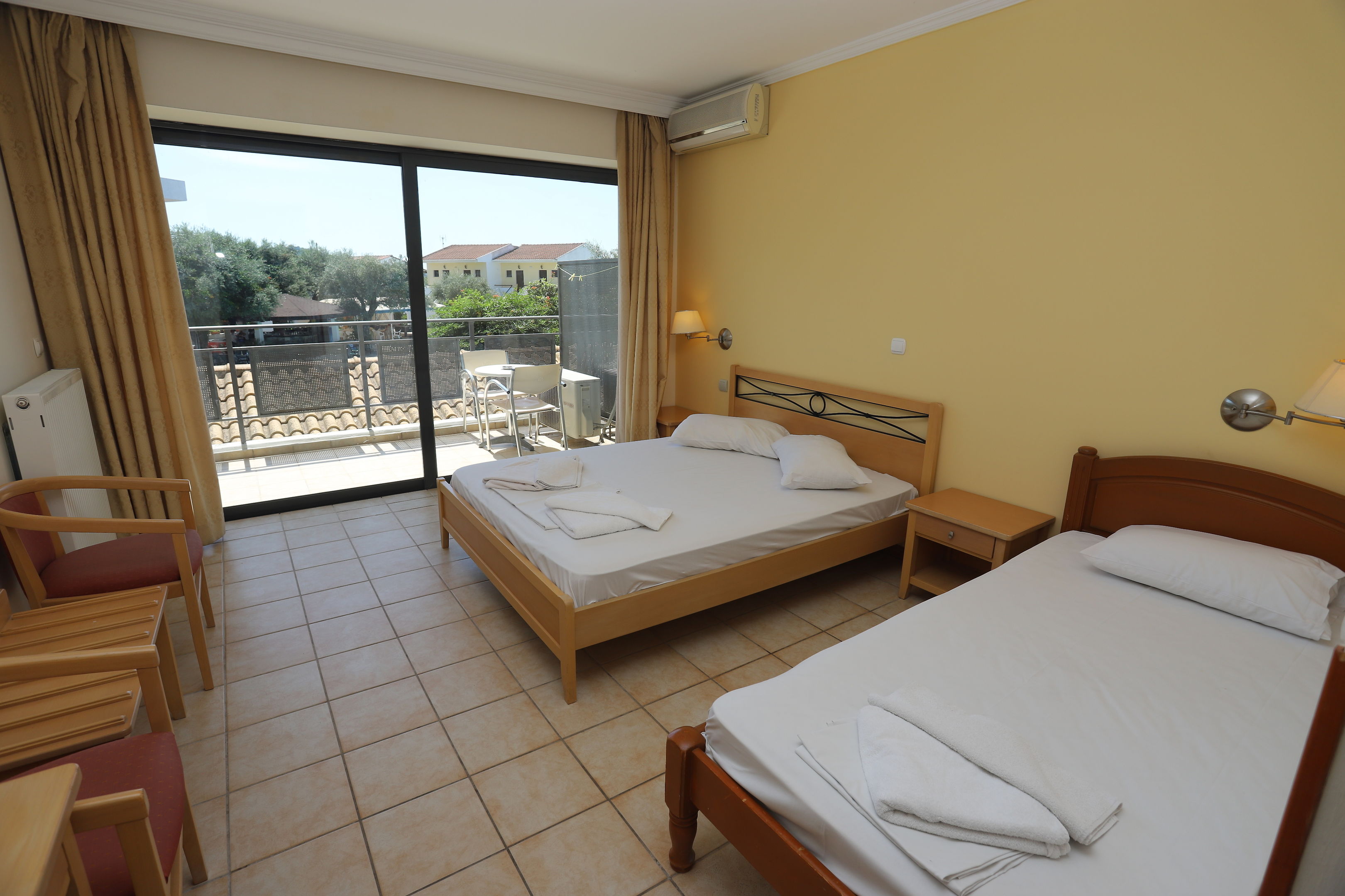 10.09 avion Bucuresti, Grecia Dassia, Dassia Holiday Club 528 EURO, 7 nopti, All inclusive