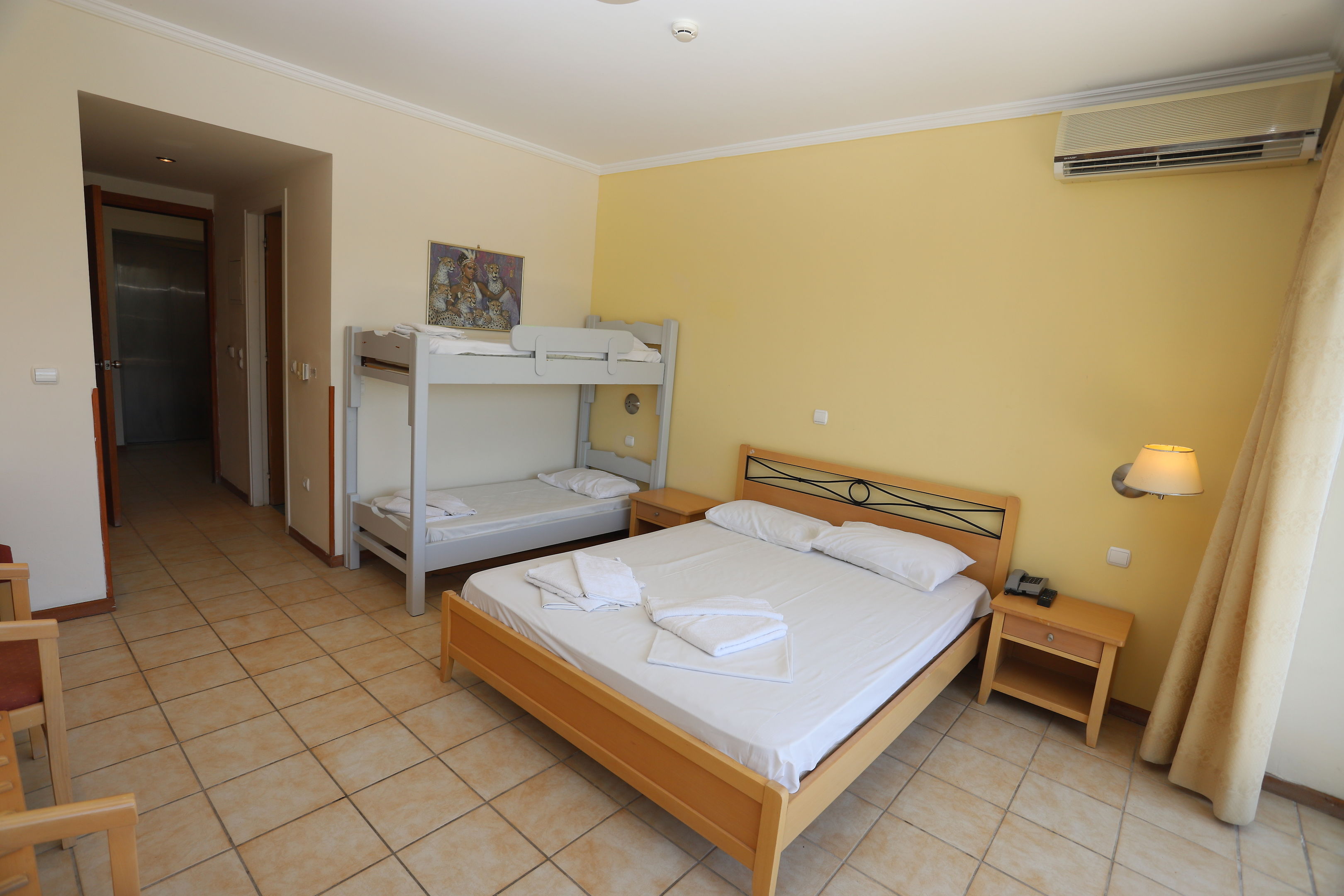 10.09 avion Bucuresti, Grecia Dassia, Dassia Holiday Club 528 EURO, 7 nopti, All inclusive