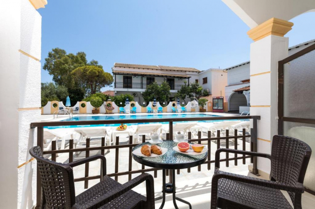 10.09 avion Bucuresti, Grecia Kavos, Lefkimi Hotel (Adults Only 17+) 400 EURO, 7 nopti, Mic dejun inclus