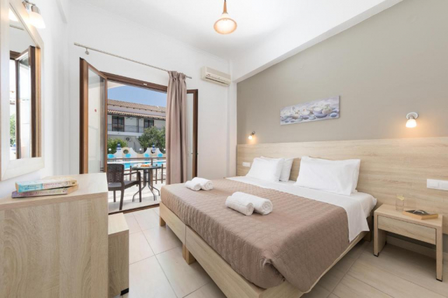 10.09 avion Bucuresti, Grecia Kavos, Lefkimi Hotel (Adults Only 17+) 400 EURO, 7 nopti, Mic dejun inclus