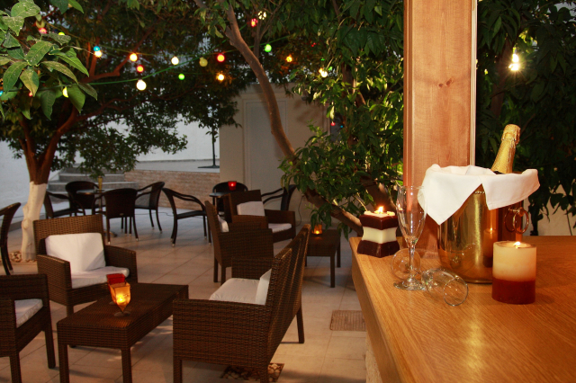 10.09 avion Bucuresti, Grecia Chersonissos, Nancy Hotel 391 EURO, 7 nopti, Mic dejun inclus