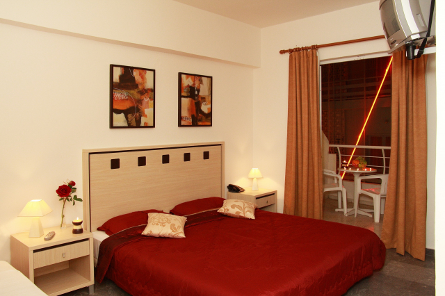 10.09 avion Bucuresti, Grecia Chersonissos, Nancy Hotel 391 EURO, 7 nopti, Mic dejun inclus