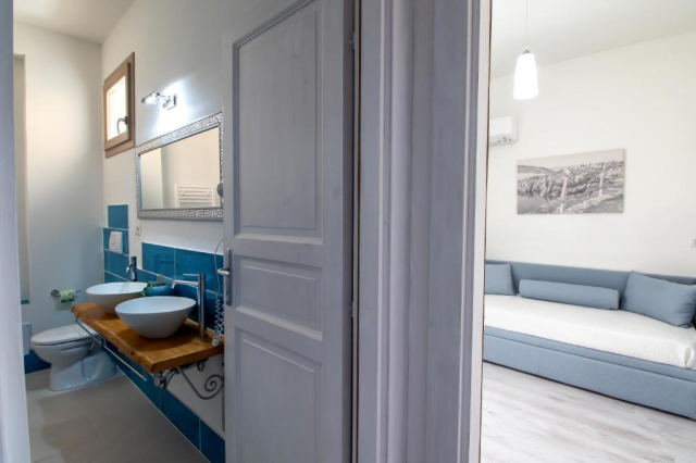 14.09 avion Bucuresti, Italia Sassari, Hotel Ariadimari 596 EURO, 7 nopti, Fara masa