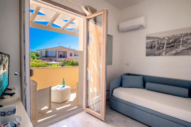 14.09 avion Bucuresti, Italia Sassari, Hotel Ariadimari 596 EURO, 7 nopti, Fara masa
