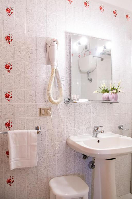 14.09 avion Bucuresti, Italia Alghero, Residence Buganvillea 587 EURO, 7 nopti, Fara masa
