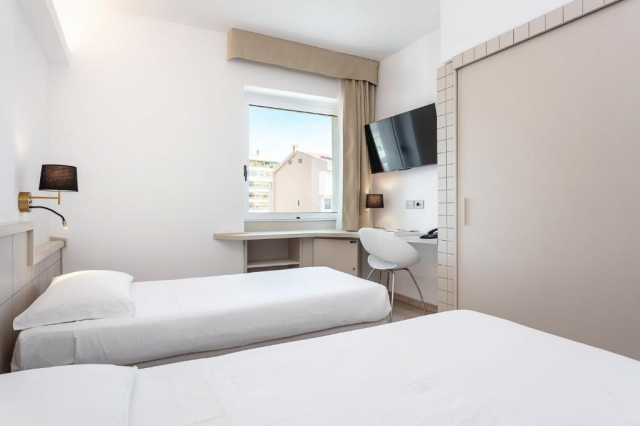 14.09 avion Bucuresti, Italia Sassari, Hotel Carlo Felice Sassari 675 EURO, 7 nopti, Mic dejun inclus