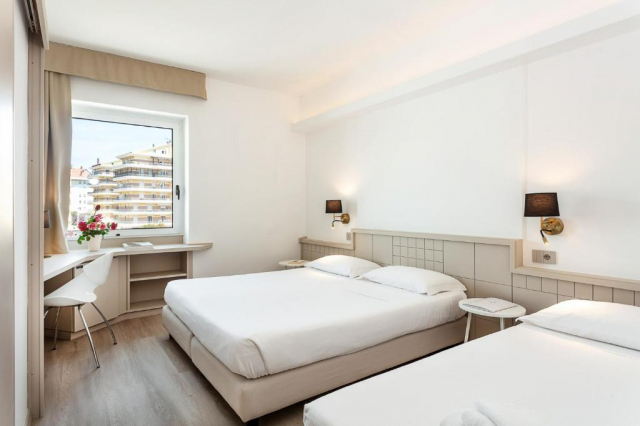 14.09 avion Bucuresti, Italia Sassari, Hotel Carlo Felice Sassari 675 EURO, 7 nopti, Mic dejun inclus